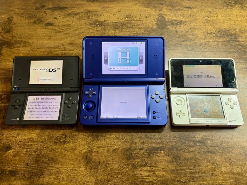 電源を入れたニンテンドーDSi・RG DS Plus・3DS初期型の画面サイズ比較