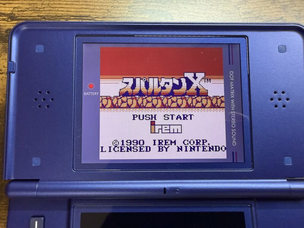 RG DS Plusでゲームボーイのスパルタンエックスを赤系の色合いで表示